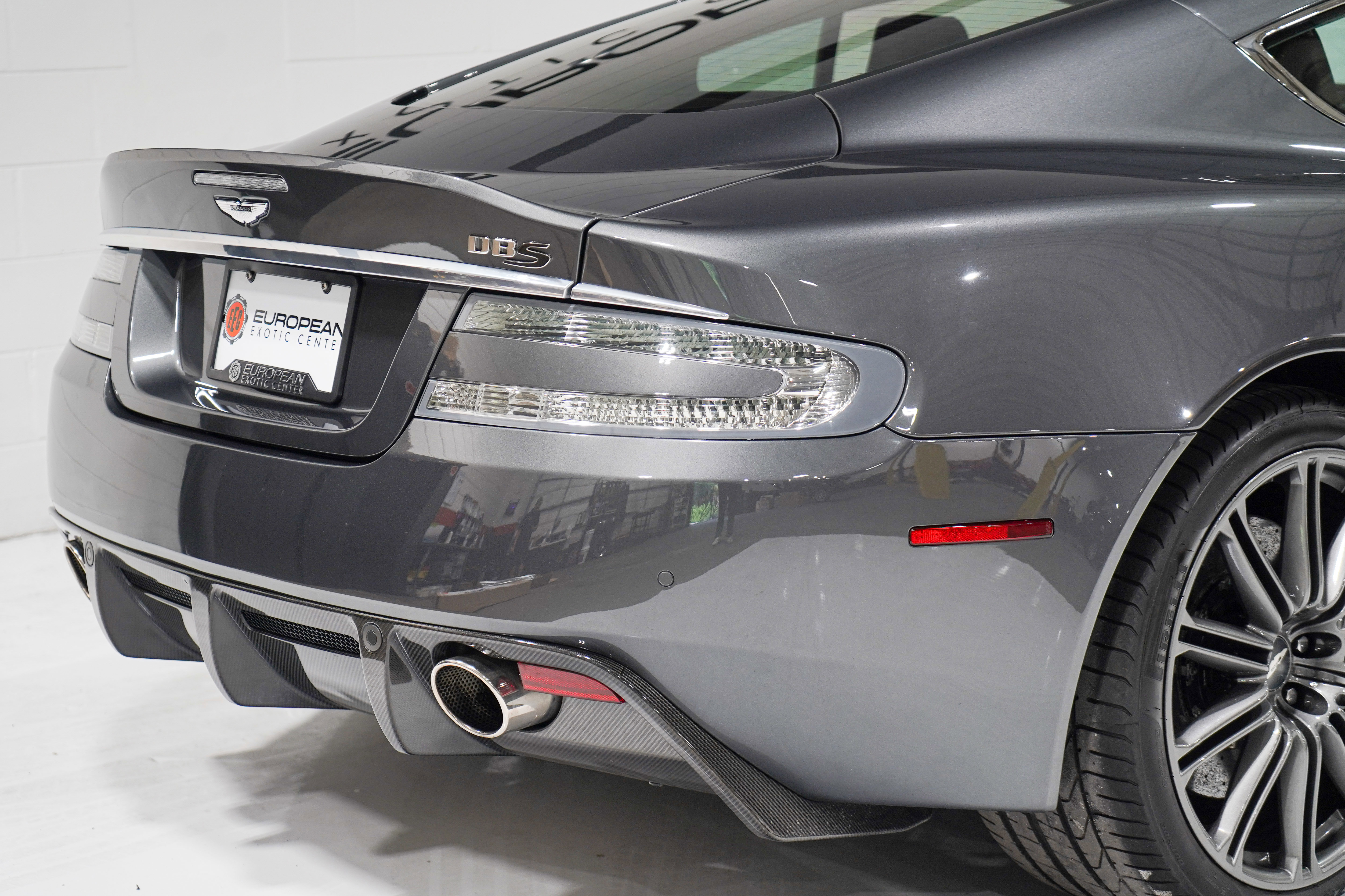 Used 2009 Aston Martin DBS Coupe RWD image 23