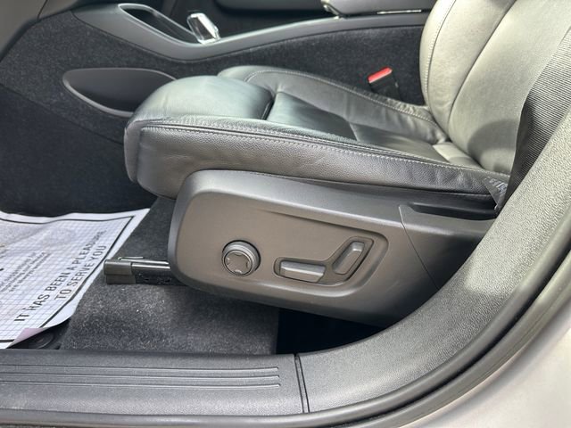Used 2023 Volvo XC40 B5 Plus AWD/4WD image 20