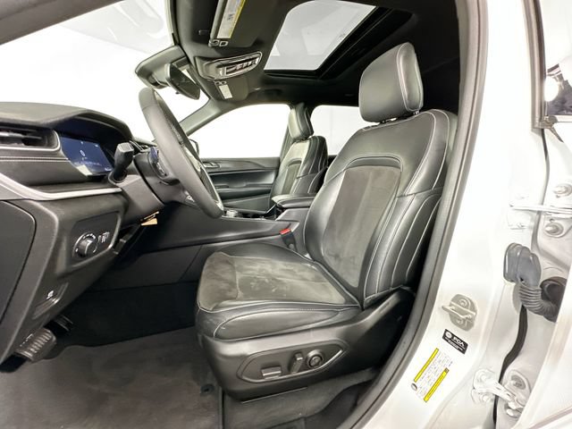 Used 2023 Jeep Grand Cherokee L Laredo AWD/4WD image 20