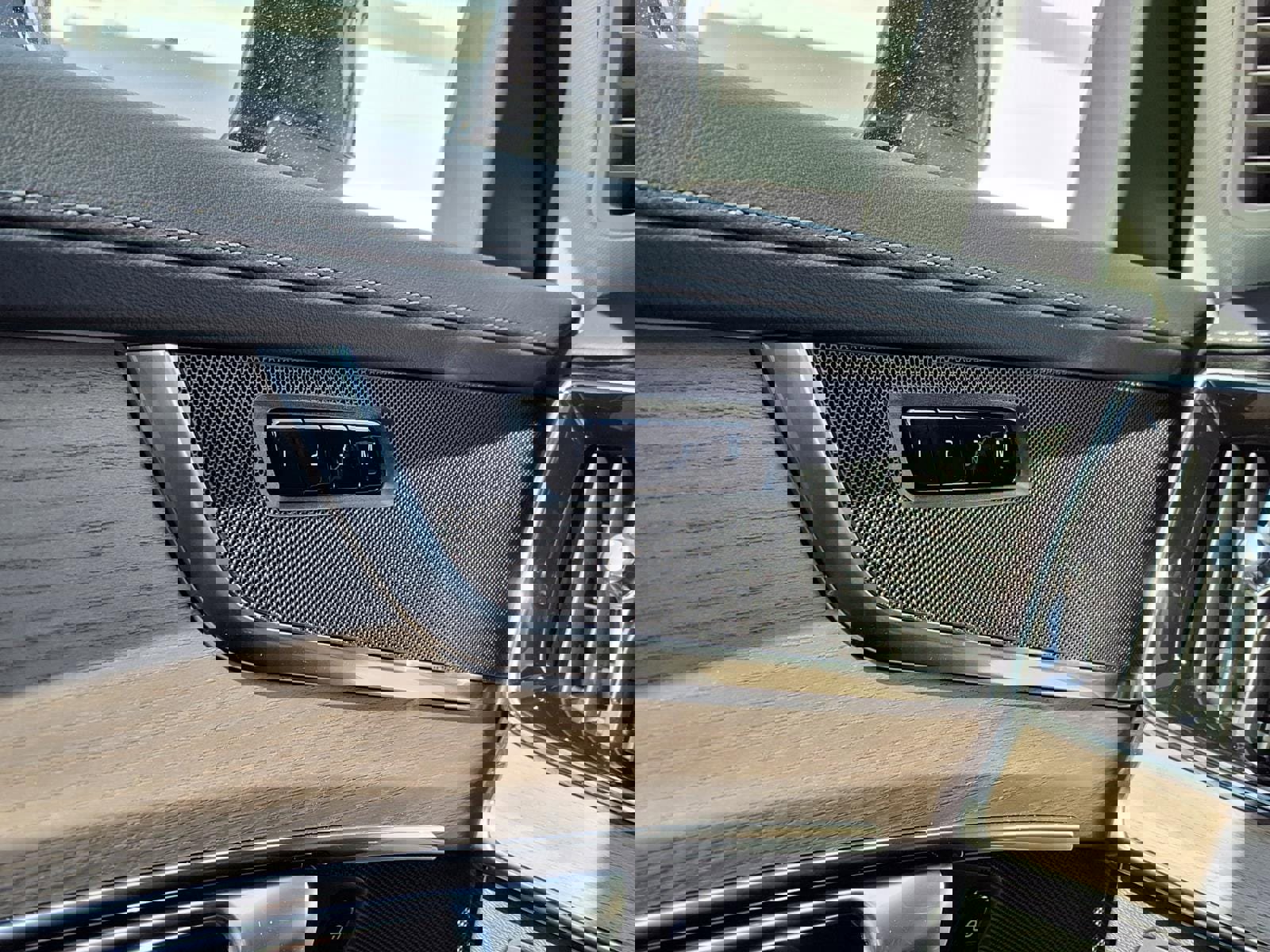 New 2026 Volvo XC90 B6 Plus w/ Protection Package Premier image 18