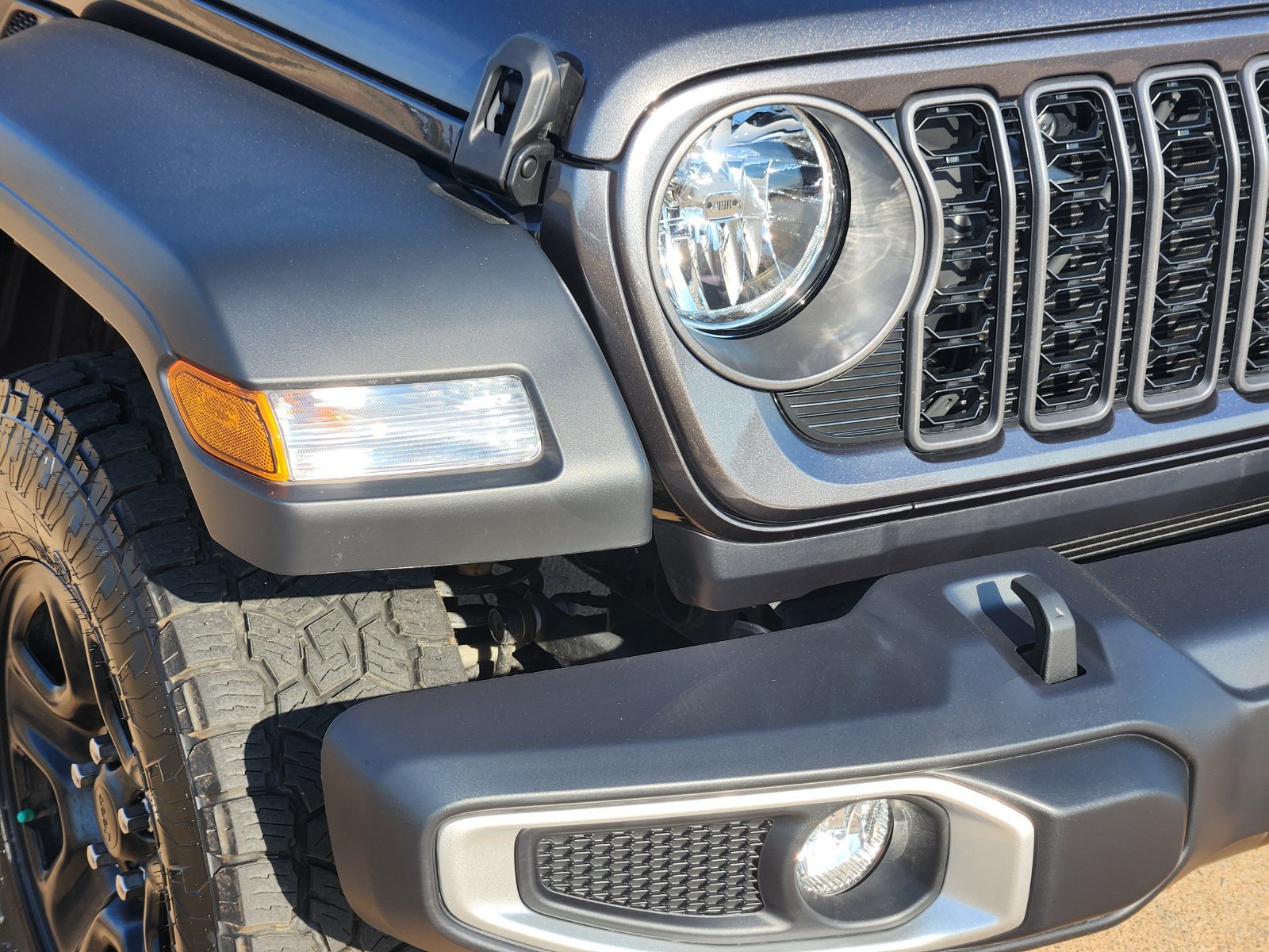 Used 2026 Jeep Gladiator Sport AWD/4WD image 11