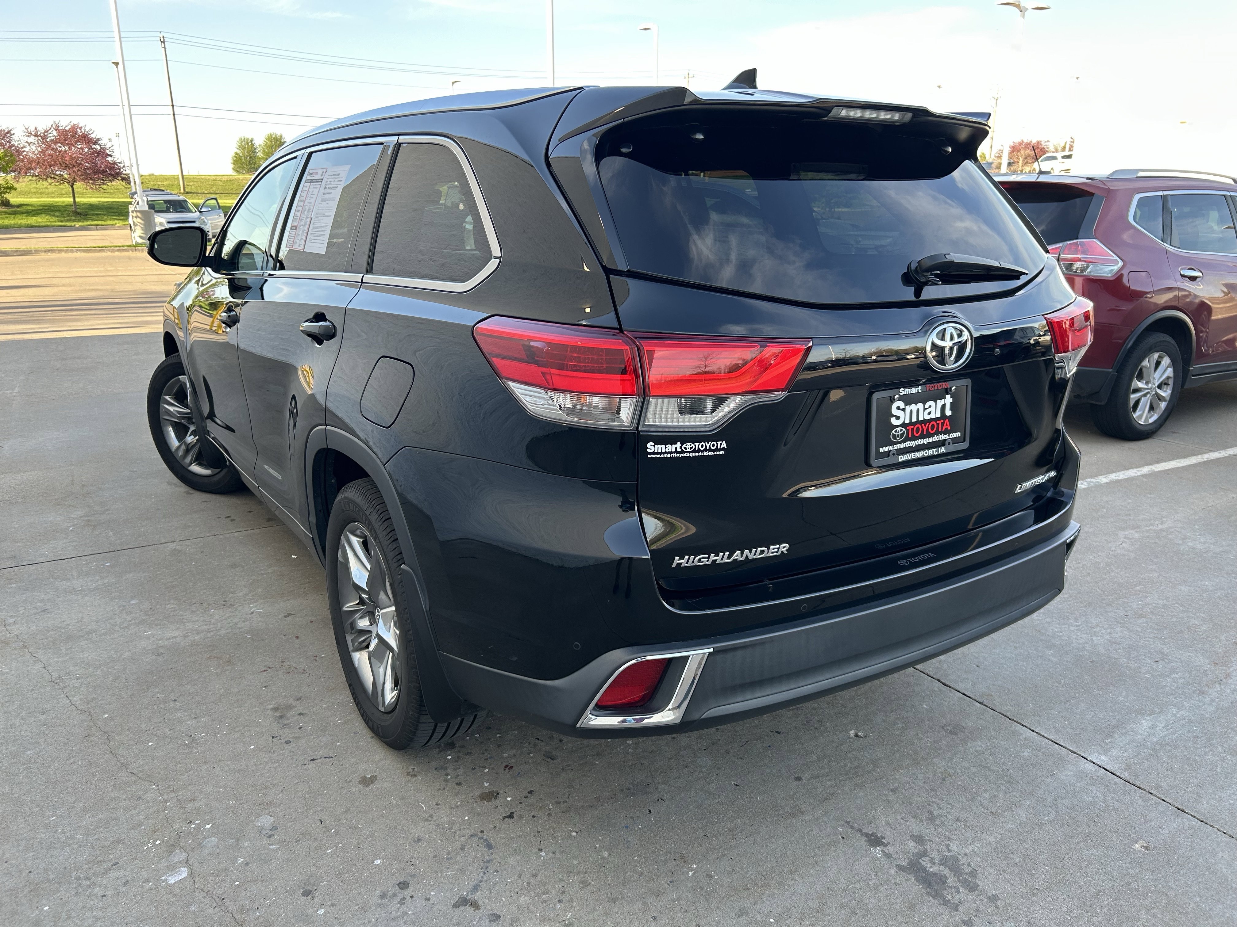 Used 2019 Toyota Highlander Limited Platinum AWD/4WD image 4