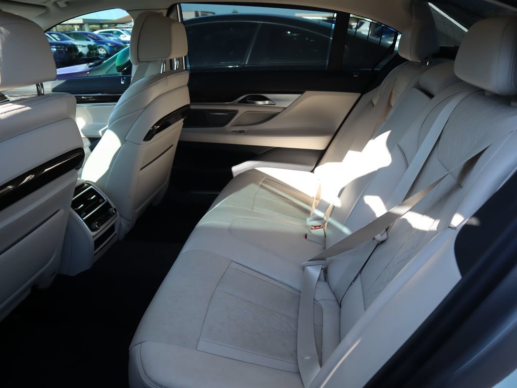 Used 2022 BMW 740i w/ Premium Package RWD image 11