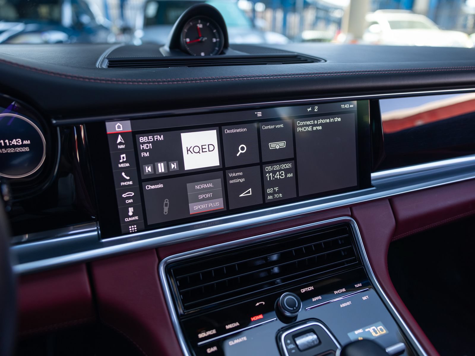 Certified 2020 Porsche Panamera image 28