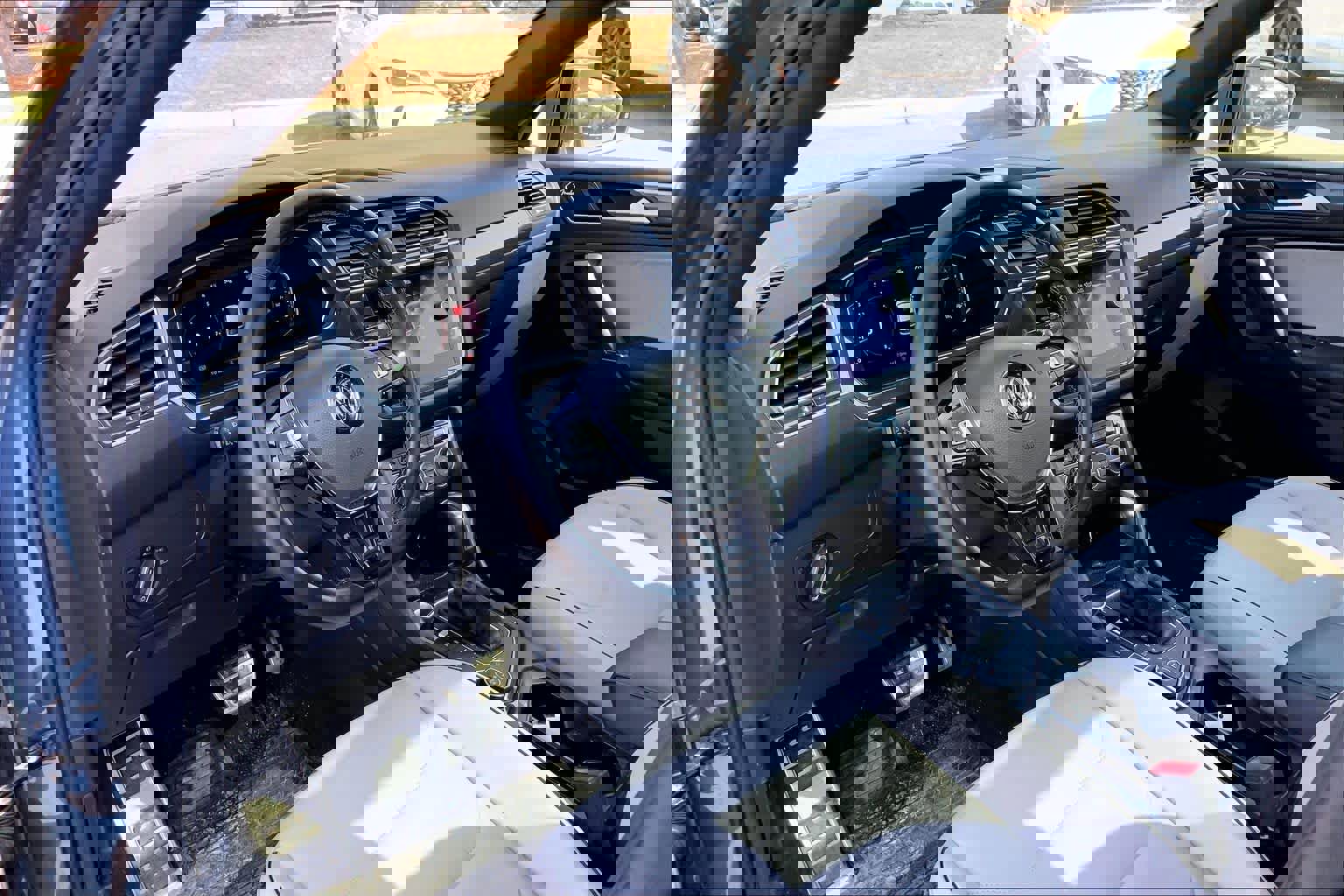 Used 2020 Volkswagen Tiguan SEL Premium R-Line w/ 3rd Row Seat Package image 18