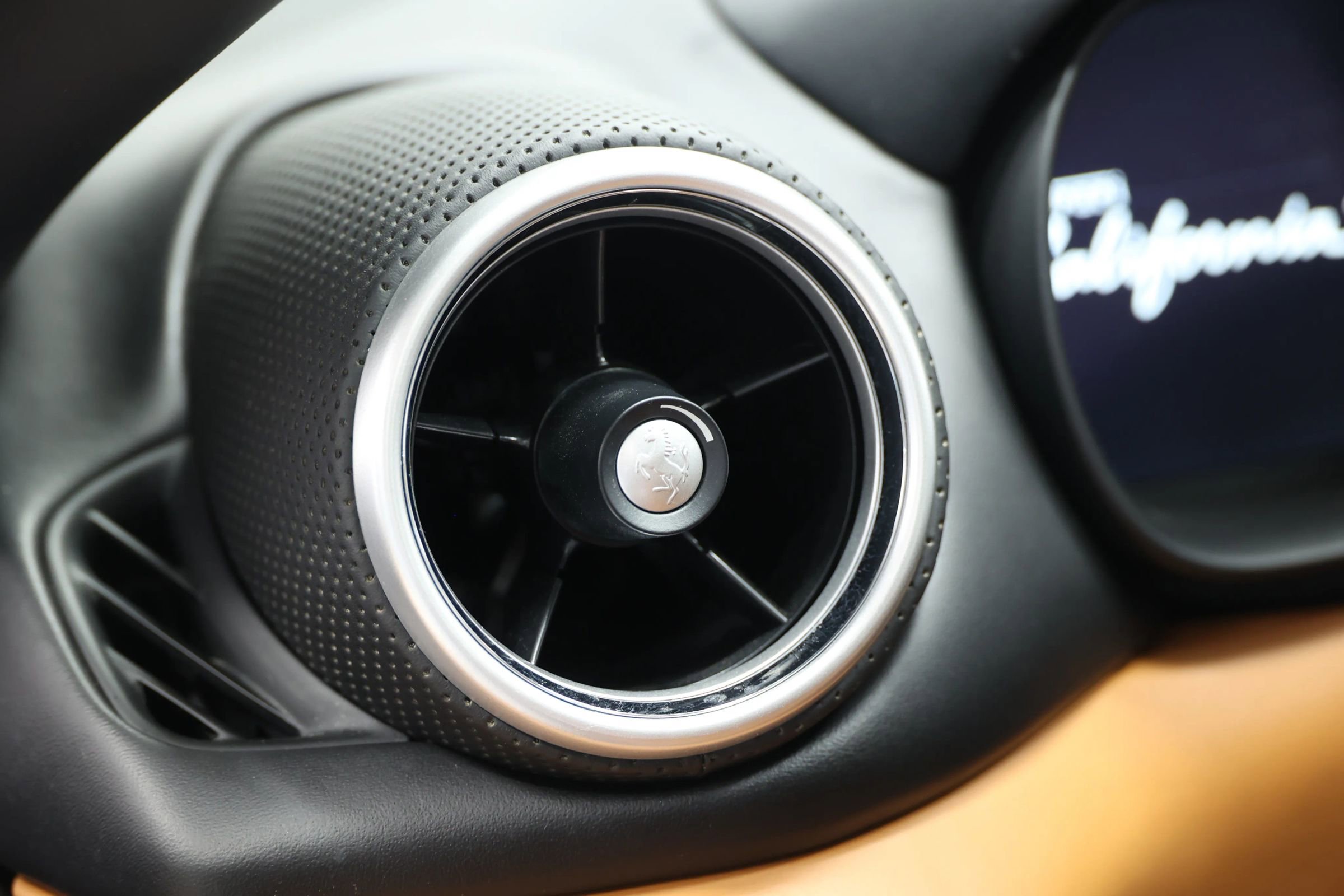 Used 2017 Ferrari California T image 28