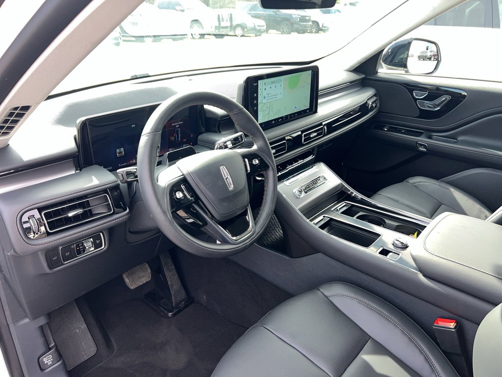 New 2026 Lincoln Aviator 2WD w/ Jet Appearance Package image 8