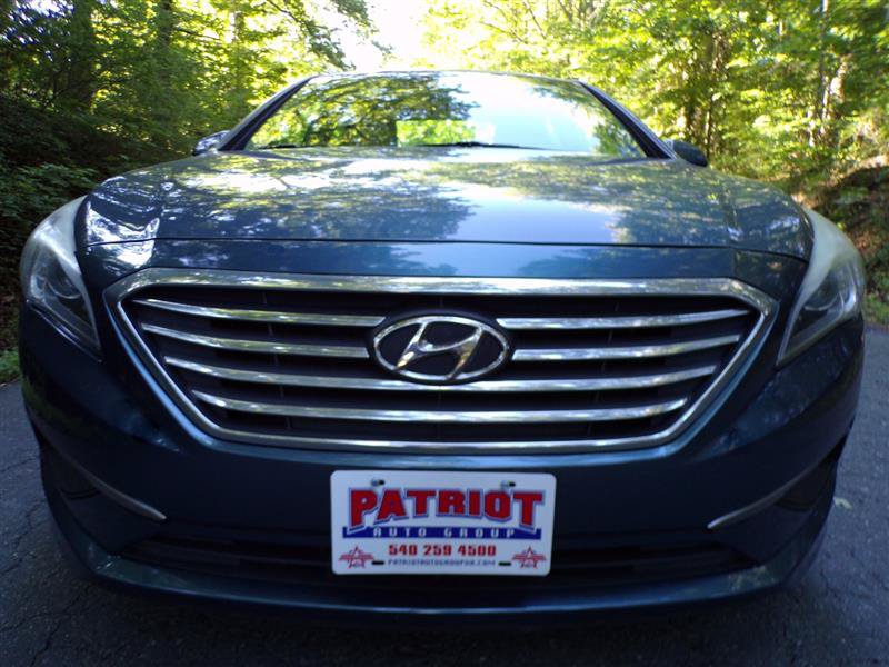 Used 2017 Hyundai Sonata SE FWD image 2