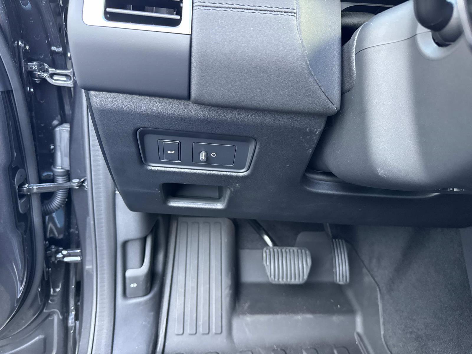 New 2026 Land Rover Discovery S AWD/4WD image 33