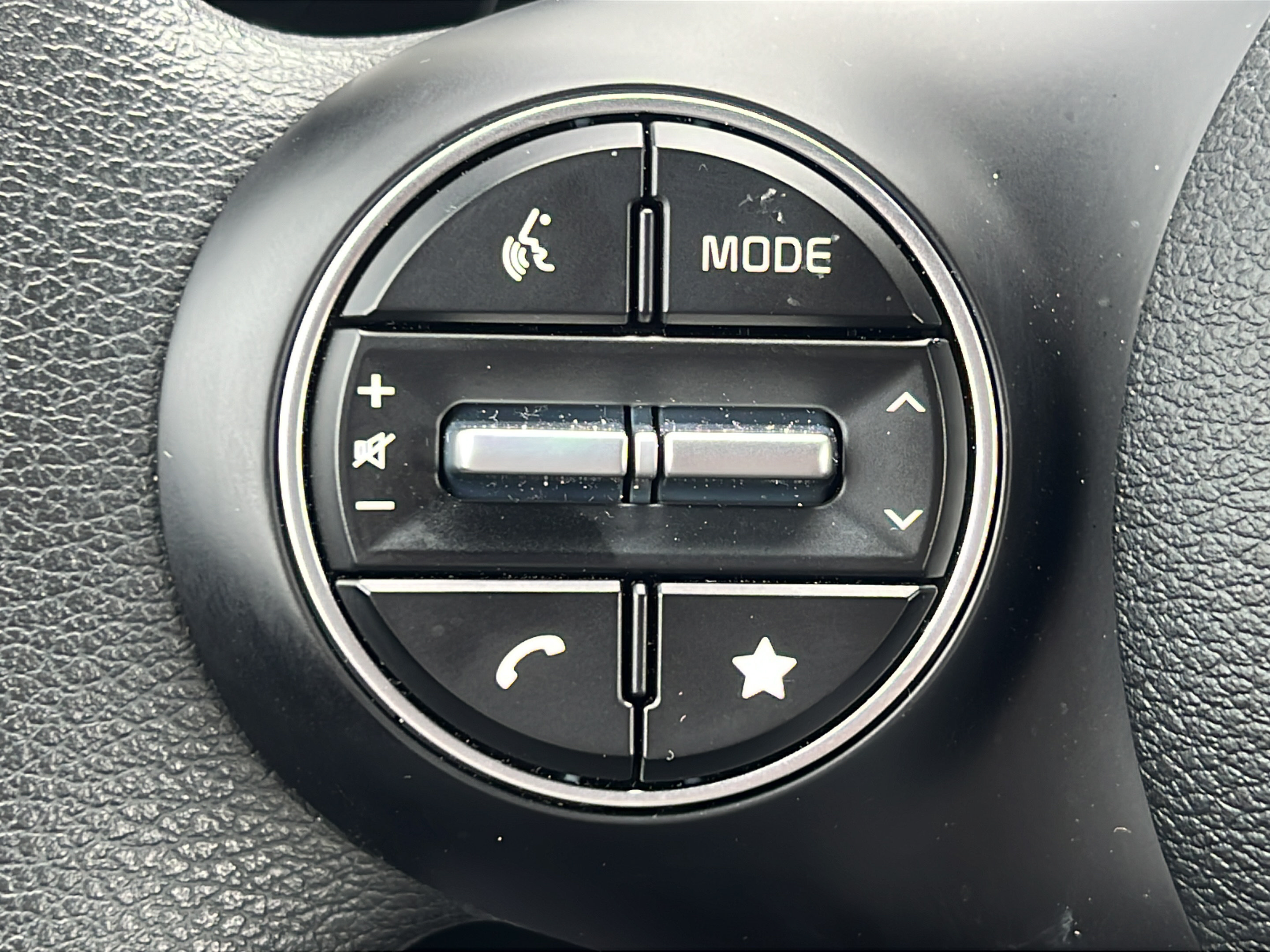 Certified 2025 Kia Soul LX w/ LX Technology Package FWD image 18