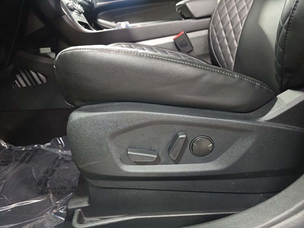 Used 2024 Ford Edge Titanium image 30