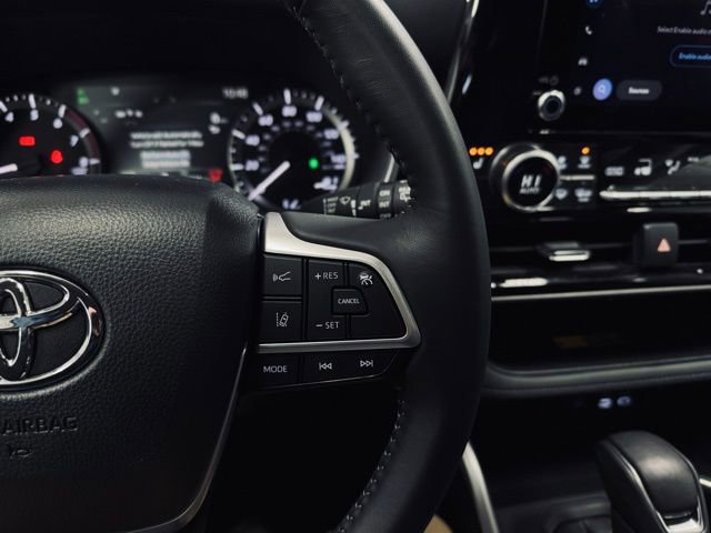 Used 2025 Toyota Highlander XLE image 28