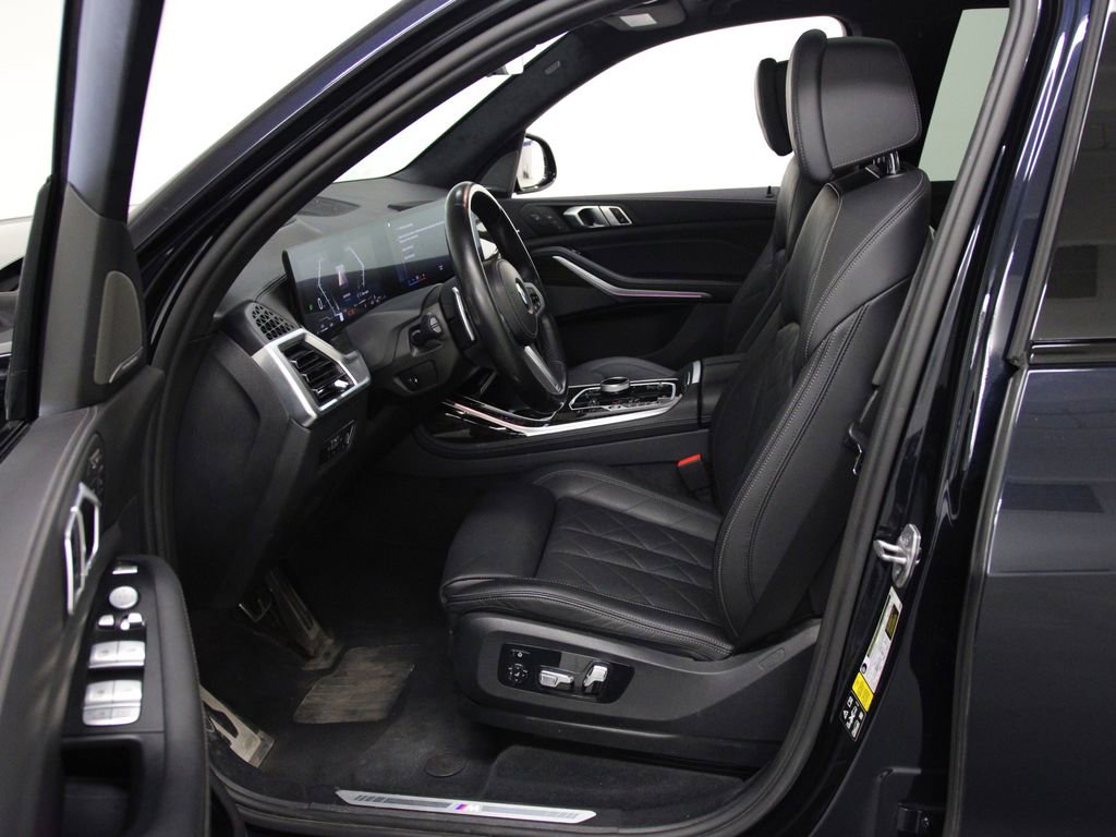 Used 2023 BMW X7 xDrive40i w/ Executive Package image 17