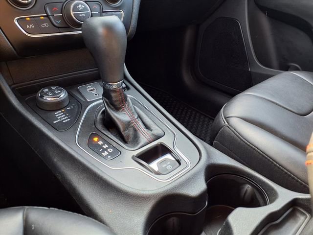 Used 2021 Jeep Cherokee Trailhawk w/ Technology Group image 59
