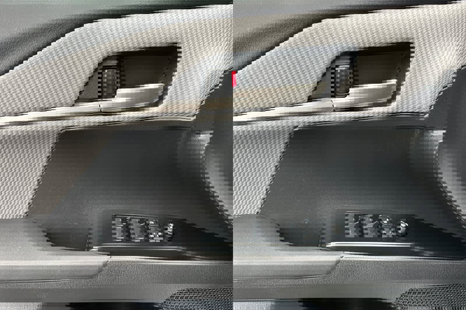 Used 2025 Toyota Camry SE image 12