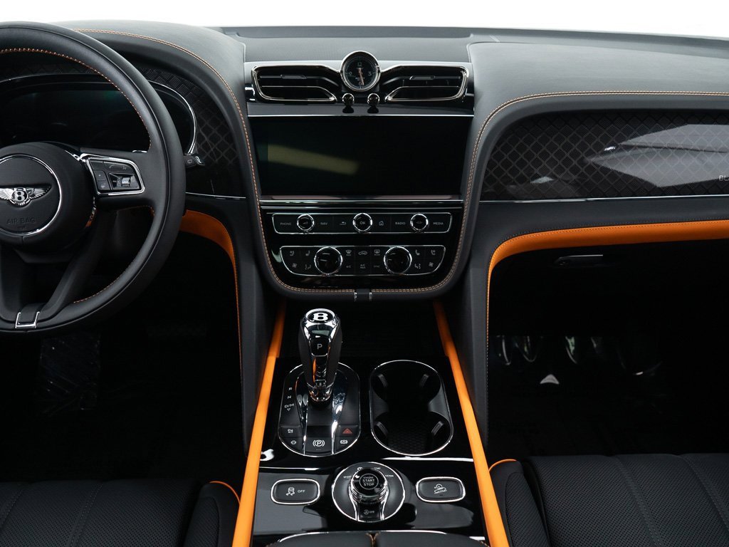Used 2025 Bentley Bentayga image 31