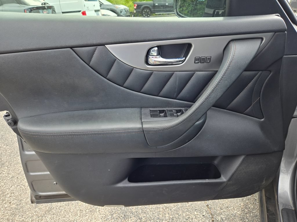 Used 2012 INFINITI FX35 2WD w/ Premium Pkg image 17