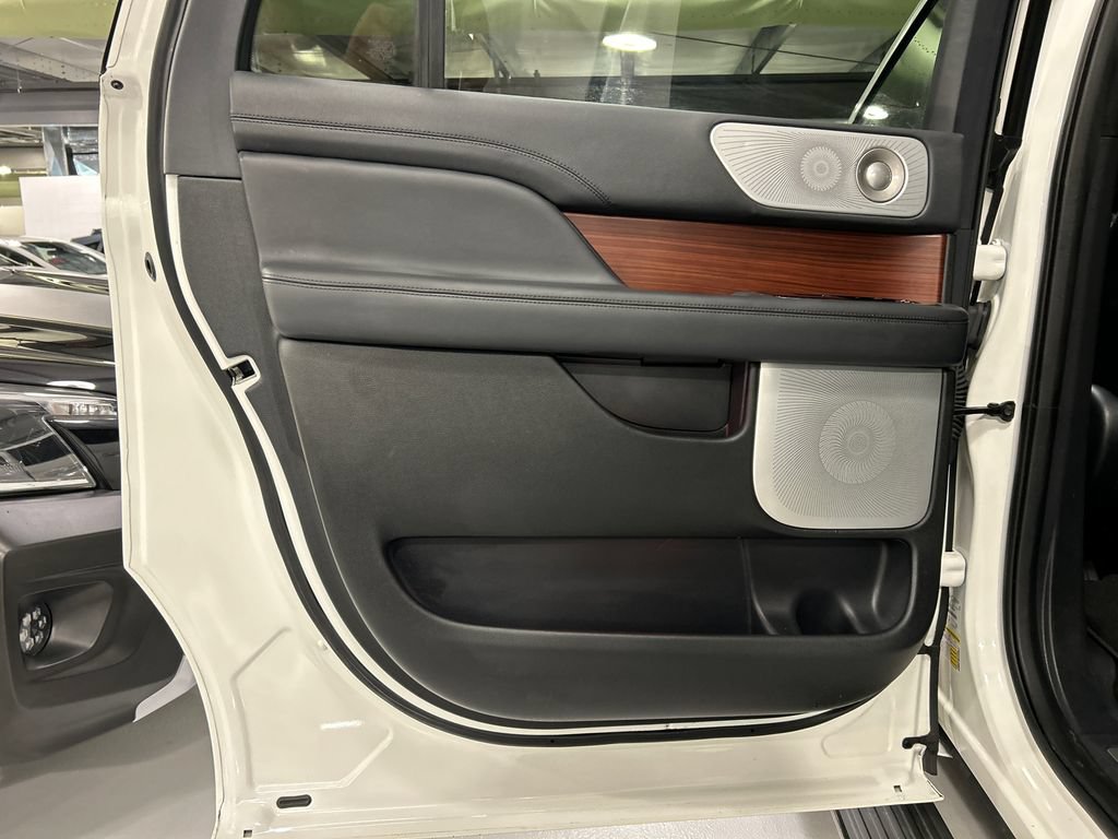 Certified 2023 Lincoln Navigator L Reserve AWD/4WD image 22