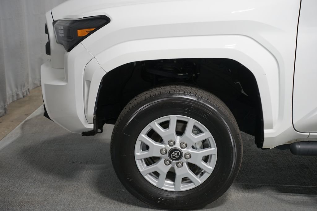 Certified 2024 Toyota Tacoma SR AWD/4WD image 5