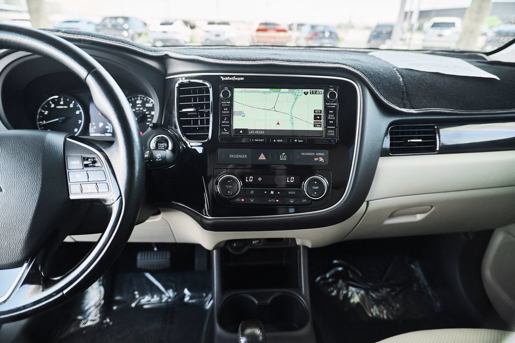 Used 2016 Mitsubishi Outlander SEL FWD image 28