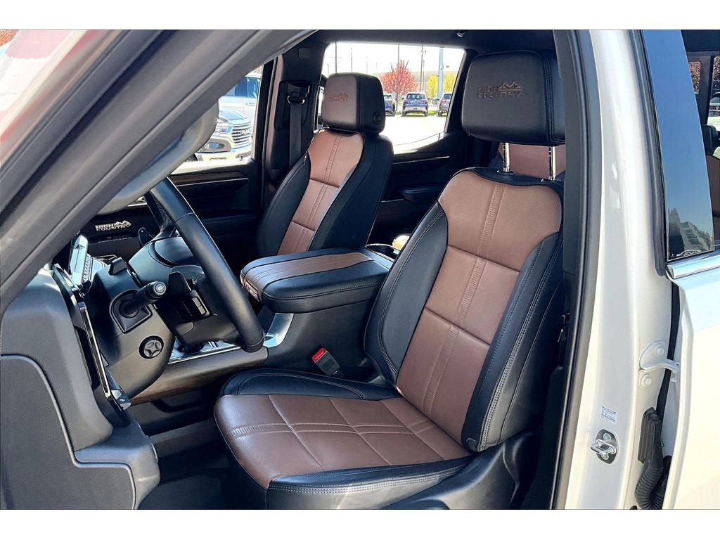 Used 2024 Chevrolet Silverado 1500 High Country w/ Technology Package AWD/4WD image 28