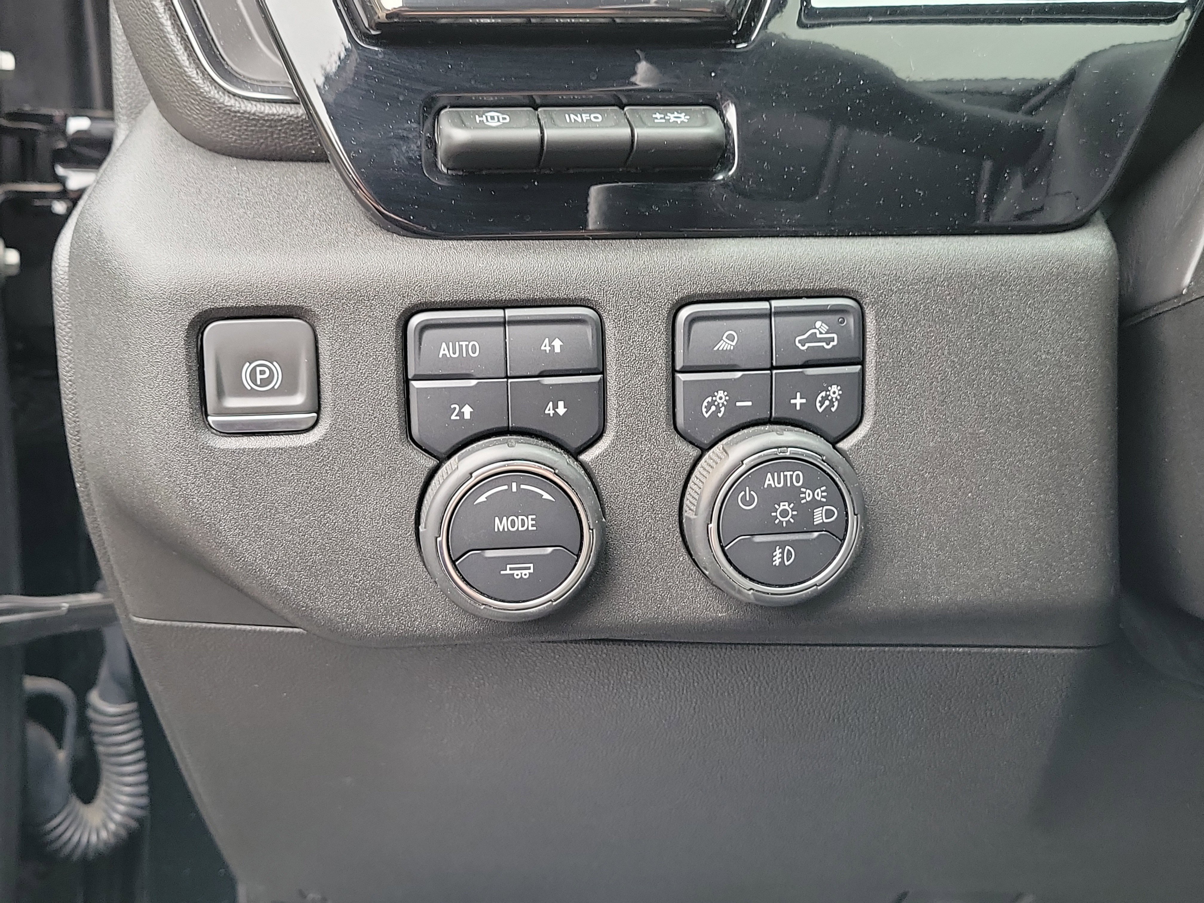 Used 2024 Chevrolet Silverado 2500 ZR2 w/ Technology Package AWD/4WD image 22