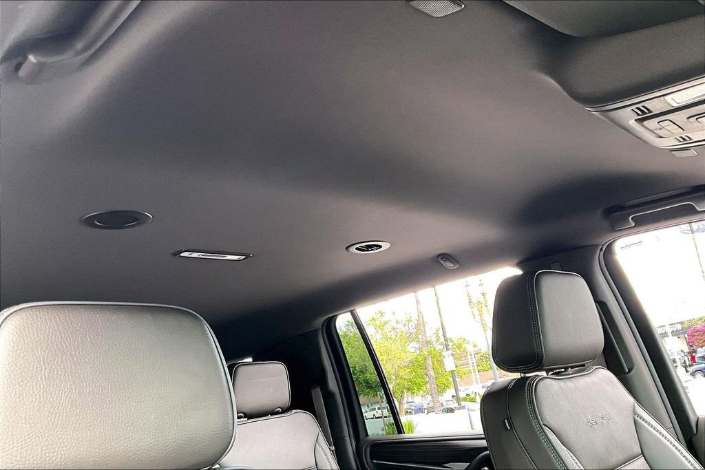 Used 2024 GMC Yukon XL Denali AWD/4WD image 13