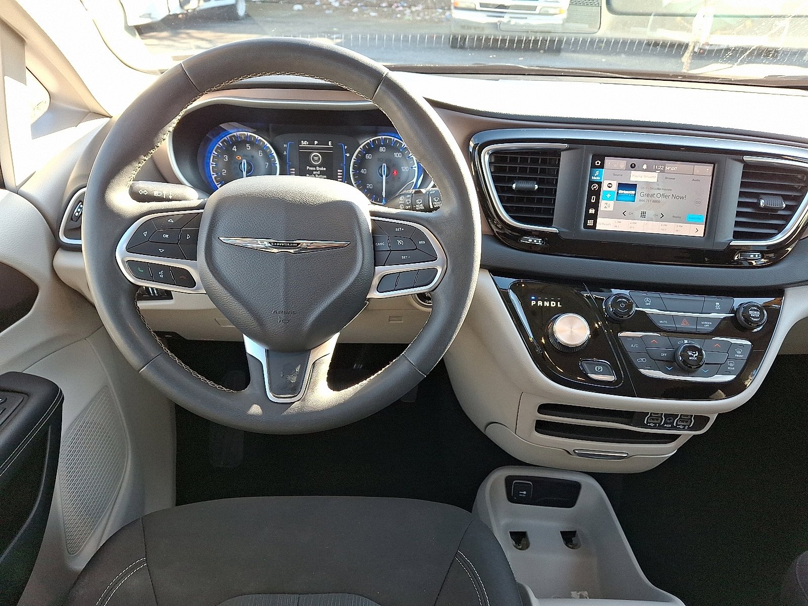 Used 2023 Chrysler Voyager LX image 12