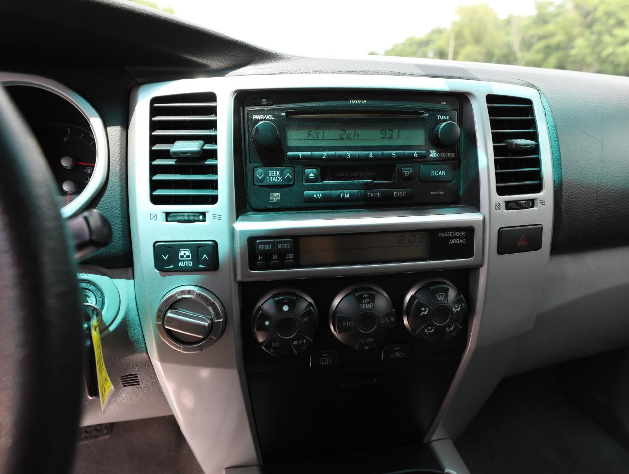 Used 2005 Toyota 4Runner SR5 AWD/4WD image 18
