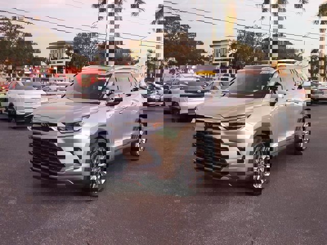 Used 2024 Toyota Grand Highlander Platinum image 2