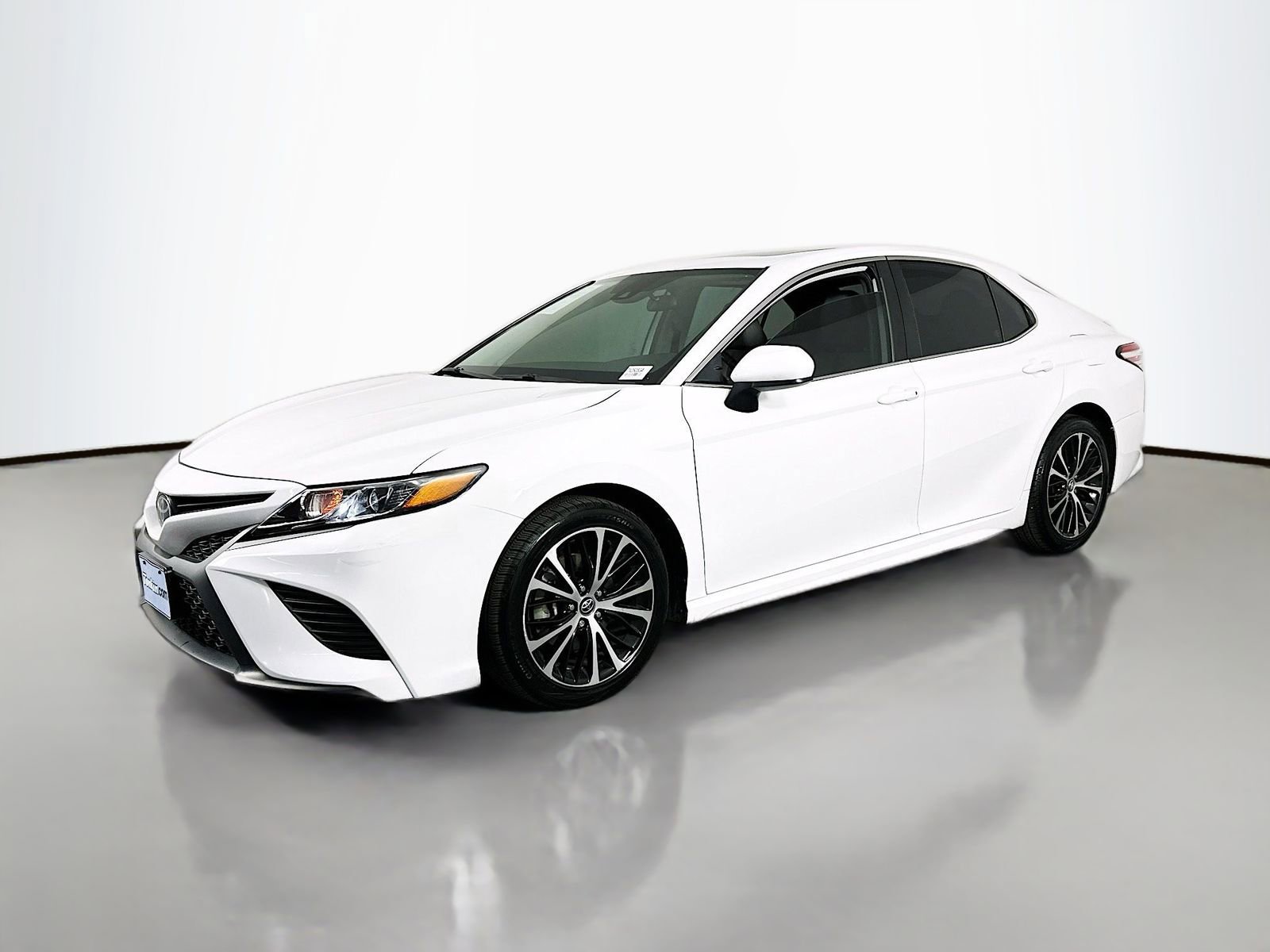 Certified 2020 Toyota Camry SE image 3
