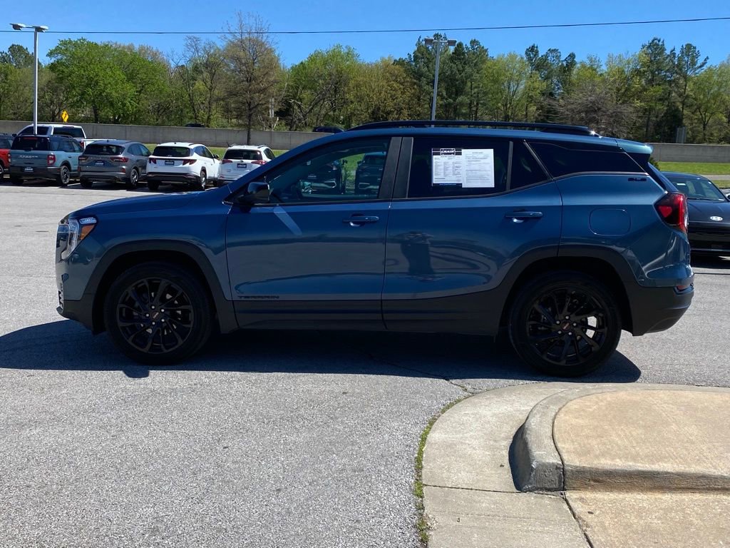Used 2024 GMC Terrain SLE w/ Driver Convenience Package AWD/4WD image 4
