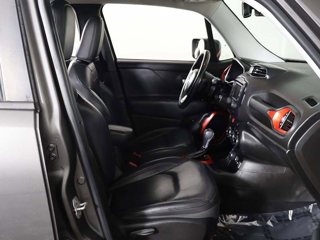 Used 2017 Jeep Renegade Trailhawk w/ Premium Trailhawk Package AWD/4WD image 24