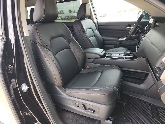 Certified 2025 Nissan Pathfinder SL AWD/4WD image 17