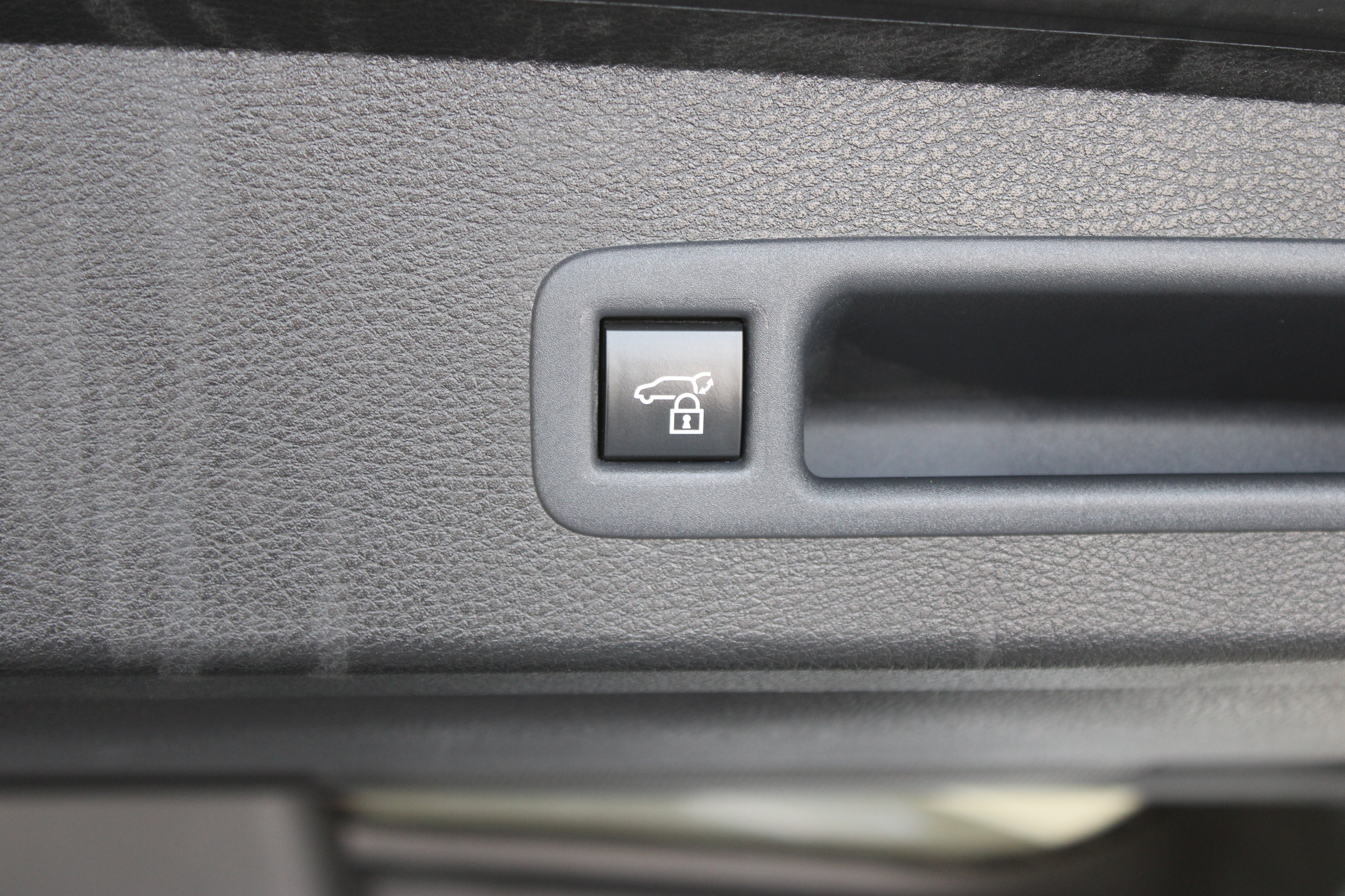 Used 2025 Toyota Sienna XLE FWD image 35