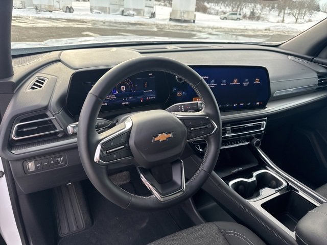 Used 2025 Chevrolet Traverse LT image 13