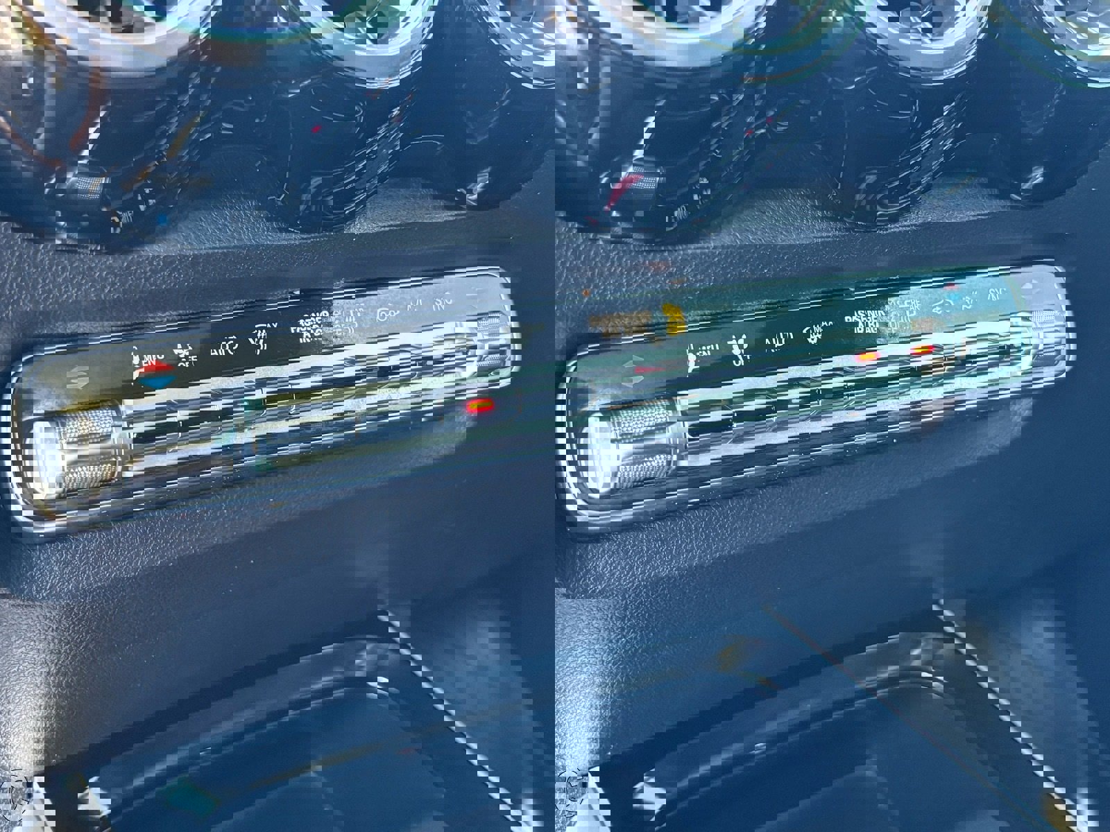 Used 2023 Mercedes-Benz GLB 250 image 21