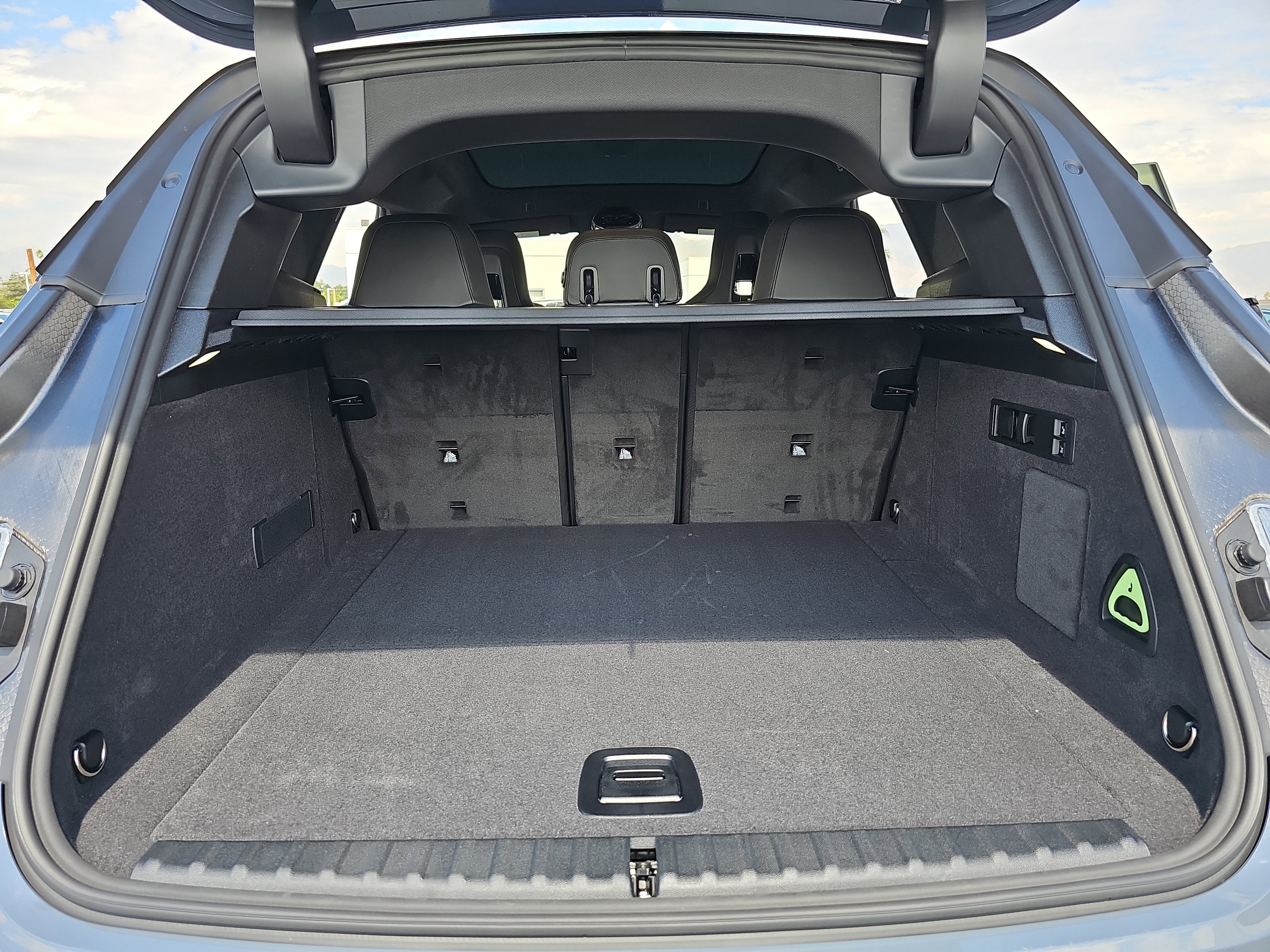 New 2026 BMW iX xDrive60 w/ Premium Package image 12