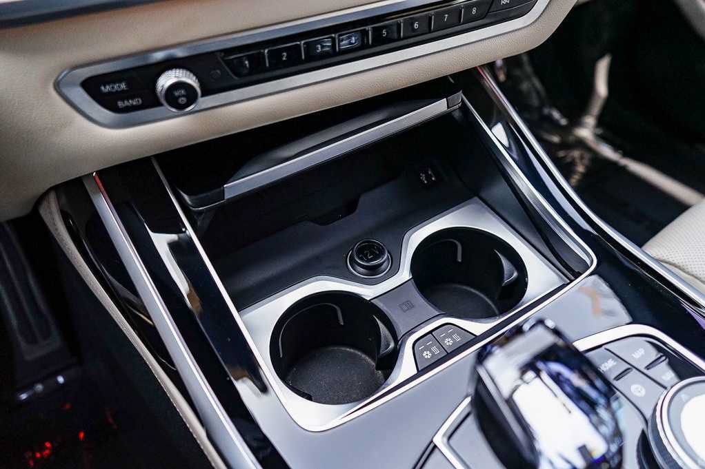 Used 2022 BMW X7 M50i w/ Dynamic Handling Package AWD/4WD image 25