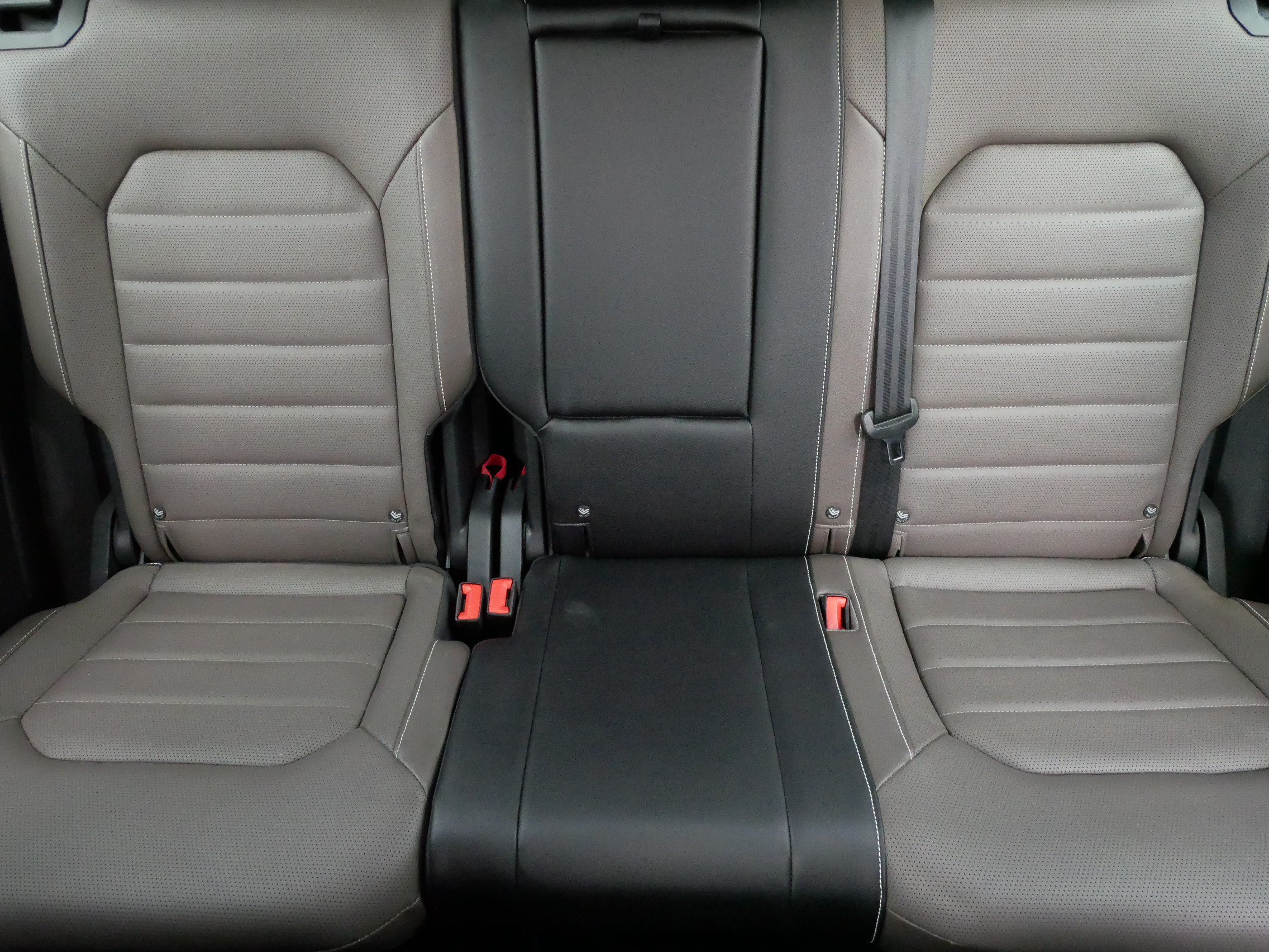 Used 2025 Volkswagen Atlas SEL AWD/4WD image 13