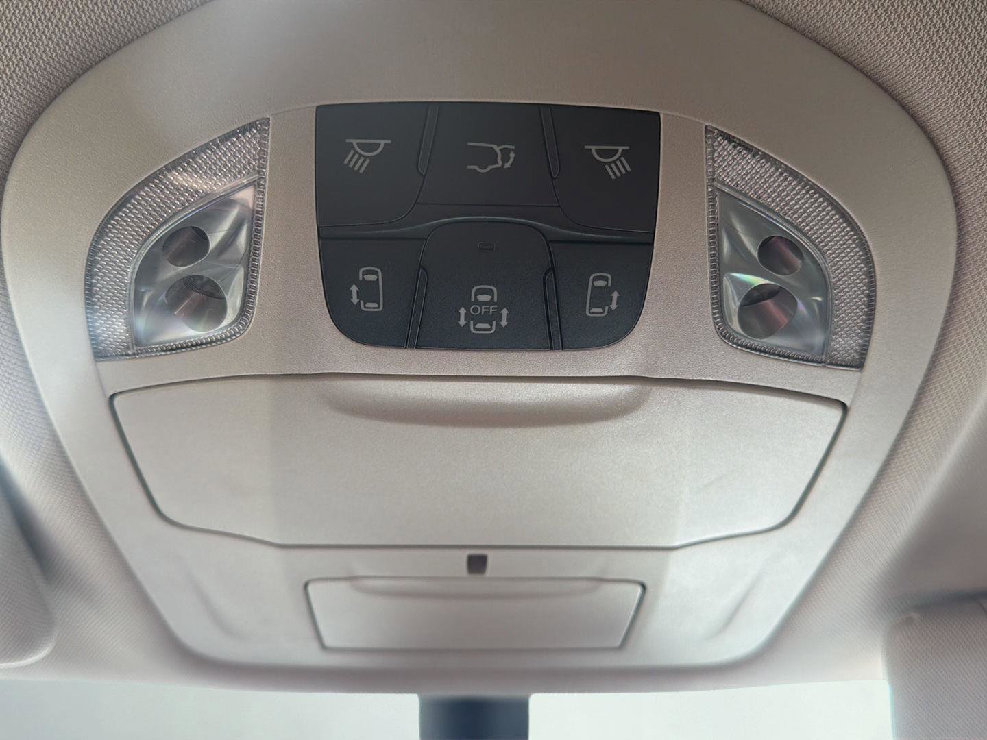 Used 2024 Chrysler Voyager LX FWD image 23