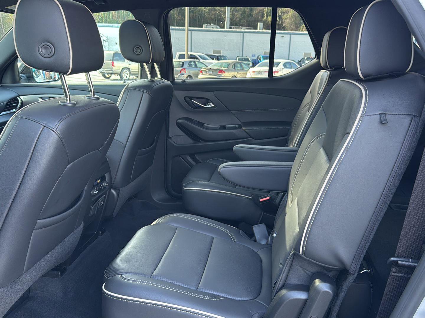 Certified 2022 Chevrolet Traverse Premier w/ Redline Edition image 9