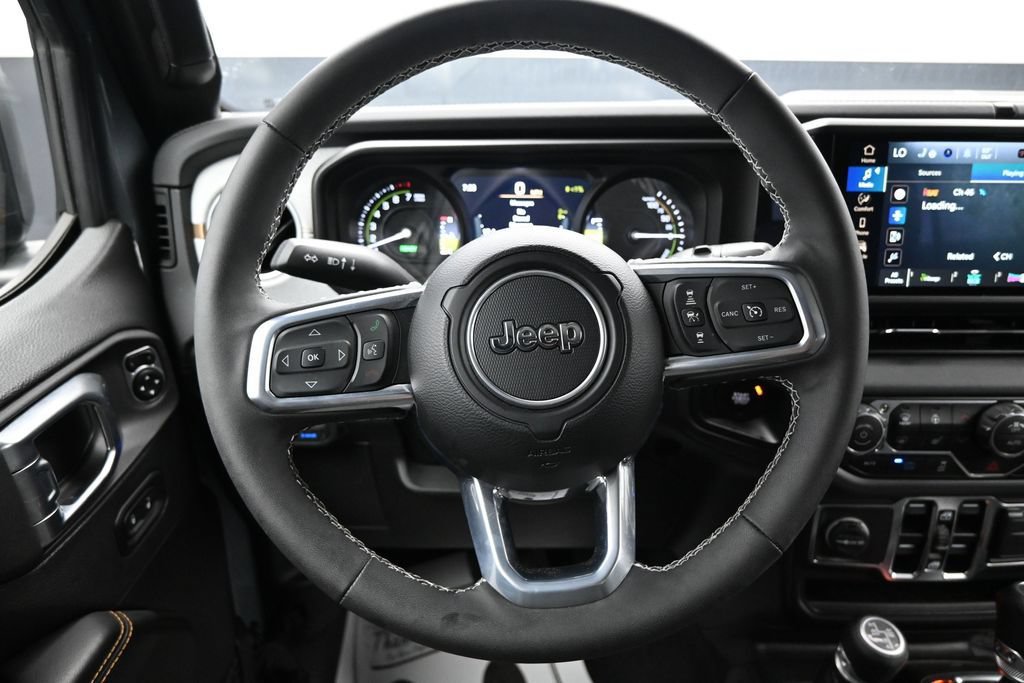 Used 2025 Jeep Wrangler Unlimited Sahara AWD/4WD image 15
