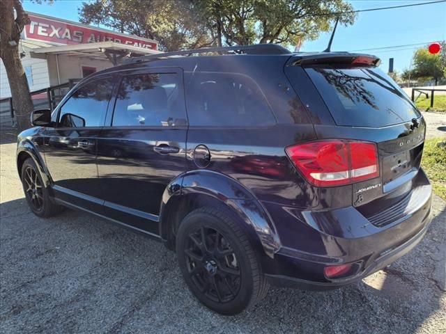 Used 2019 Dodge Journey SE w/ Blacktop Package FWD image 4