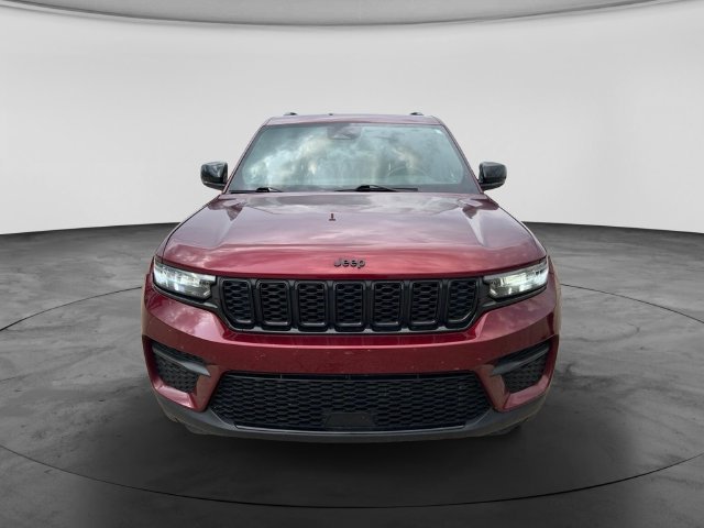 Used 2024 Jeep Grand Cherokee Altitude AWD/4WD image 2