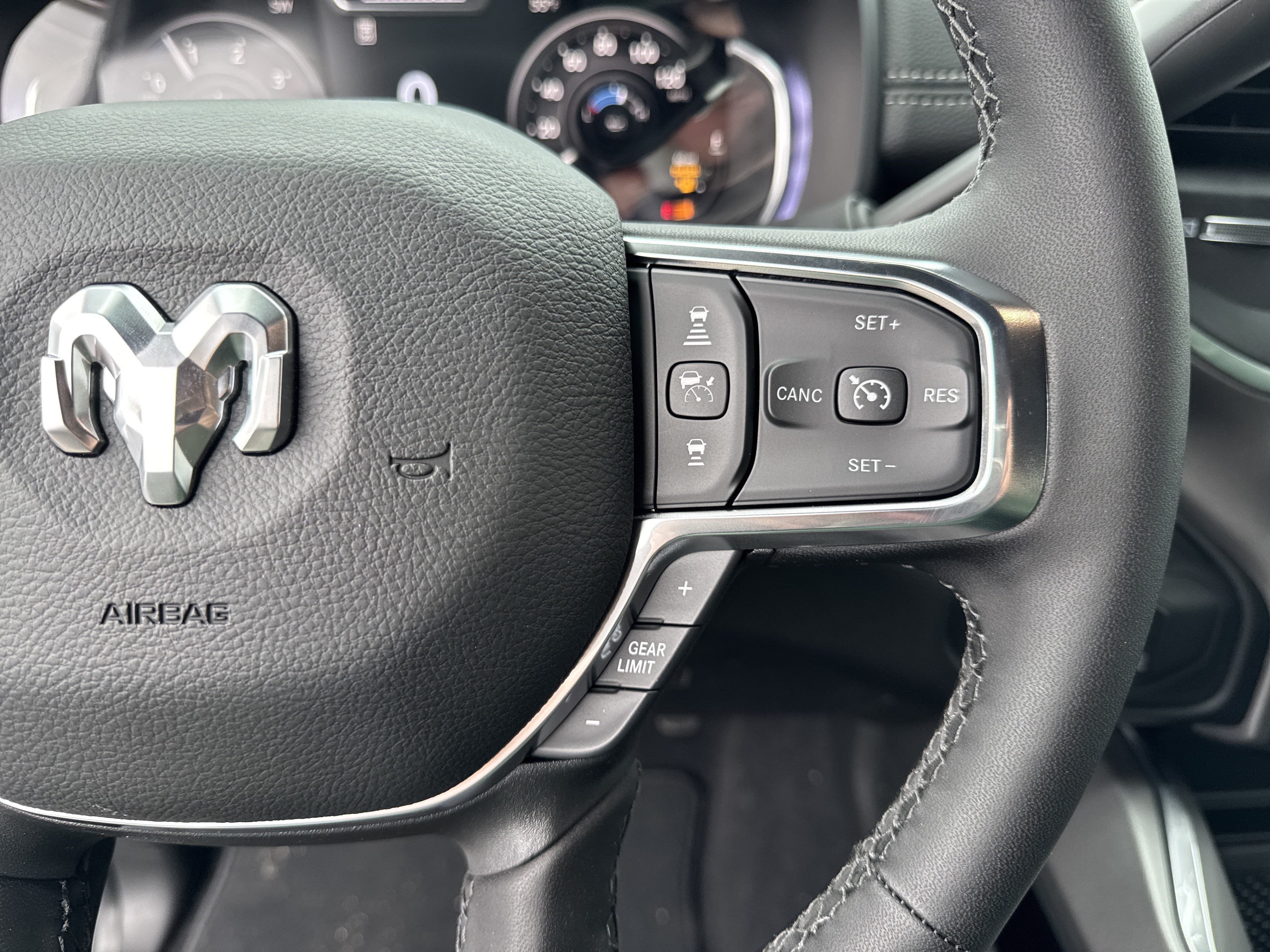 New 2026 RAM 2500 Laramie AWD/4WD image 24