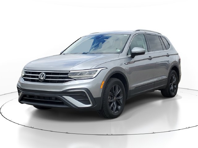 Used 2022 Volkswagen Tiguan SE FWD image 2