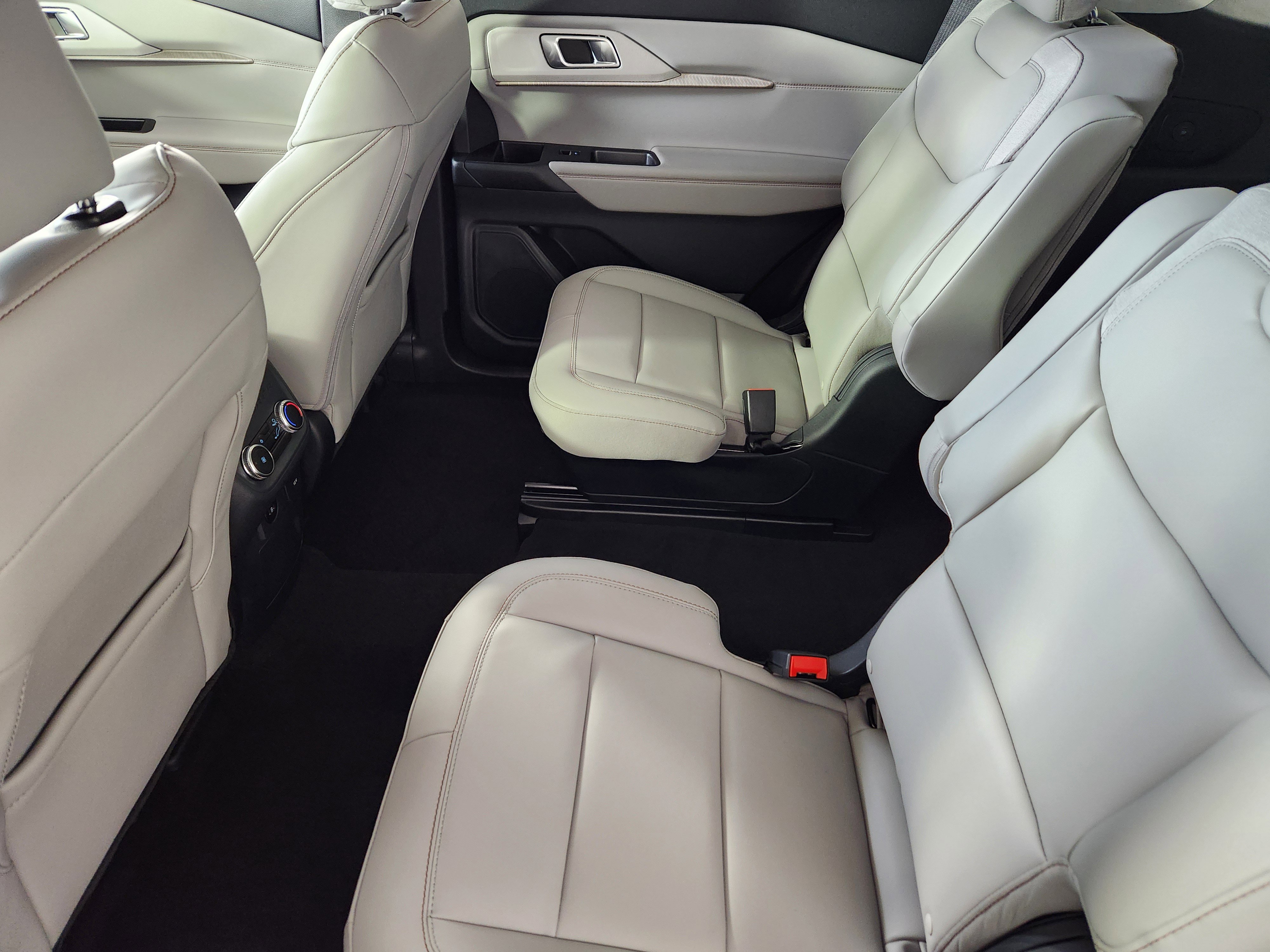 New 2025 Ford Explorer Active w/ Active Comfort Package image 11