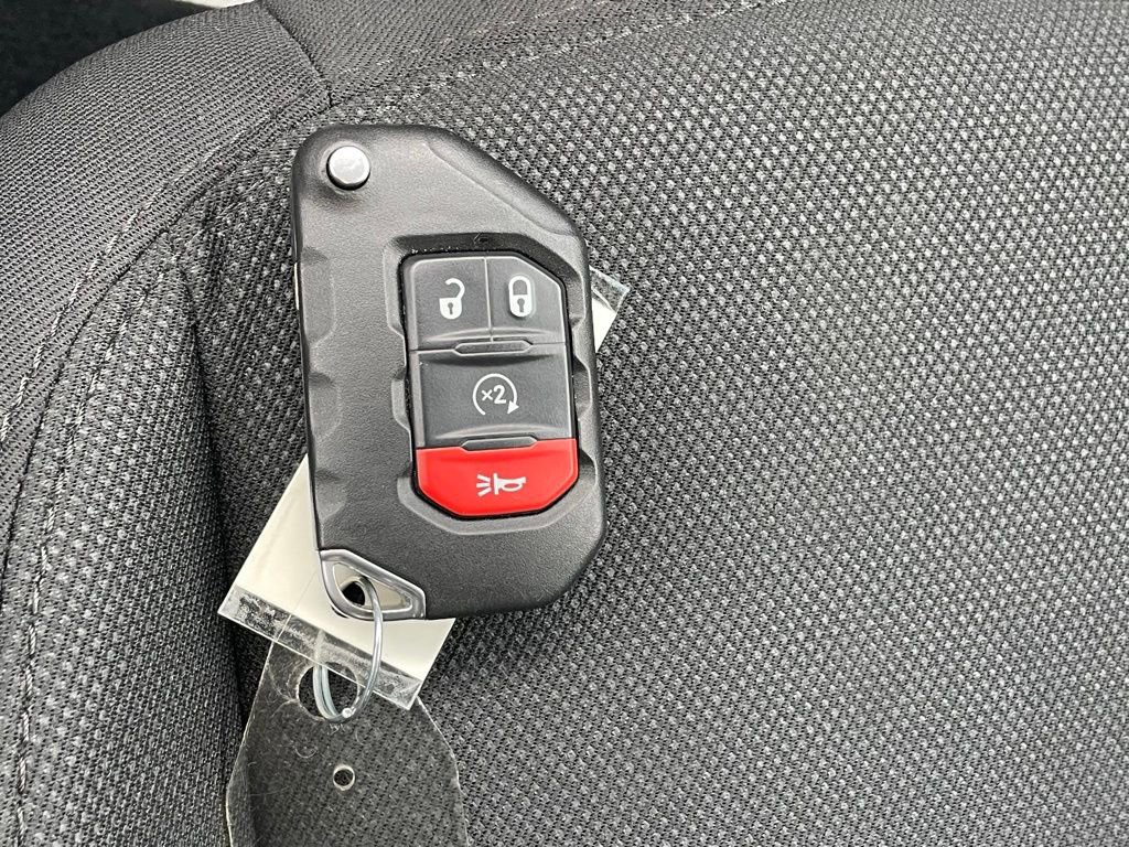 Used 2022 Jeep Gladiator Willys image 35