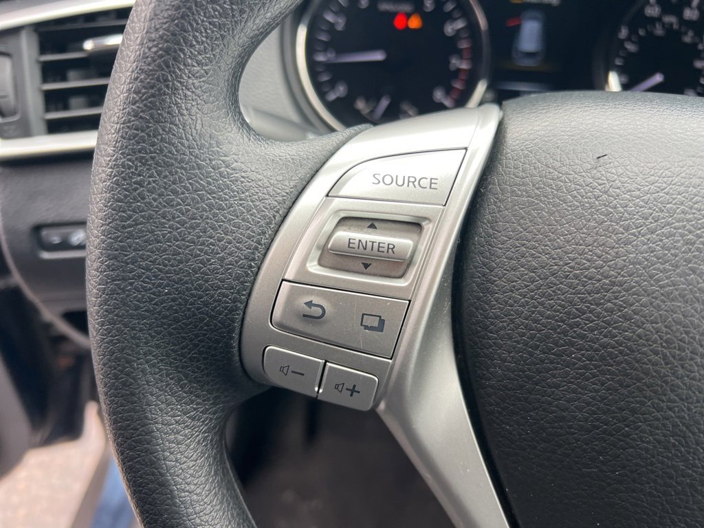 Used 2015 Nissan Rogue S image 13